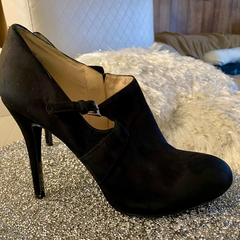 Nine West black suede ankle high heel Size 7